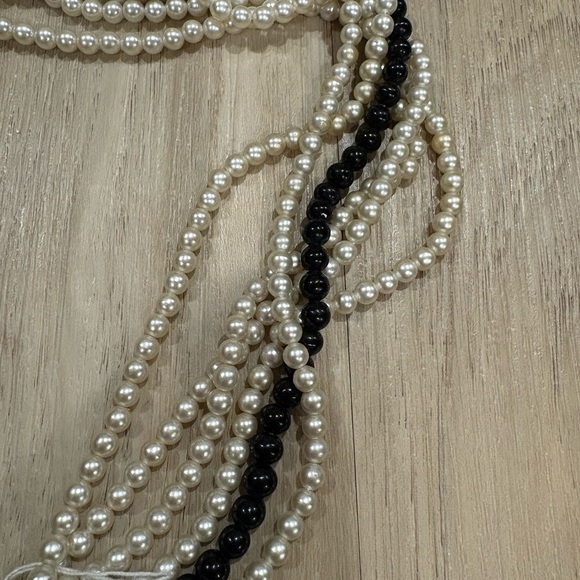 Betsey Johnson Black and White Pearl Necklace with Crystal Vial - Picture 4 of 7